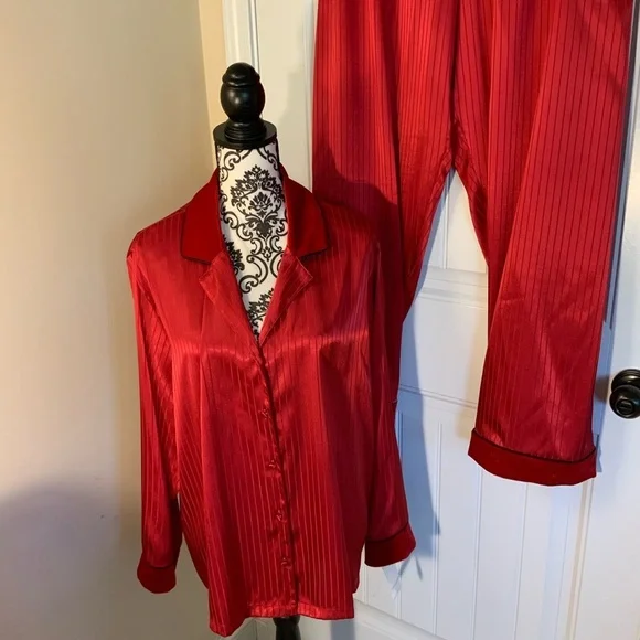 Jones New York Red Satin Pajama Set - Picture 1 of 11